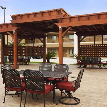 Days Inn & Suites By Wyndham Houston North-Spring Westfield エクステリア 写真