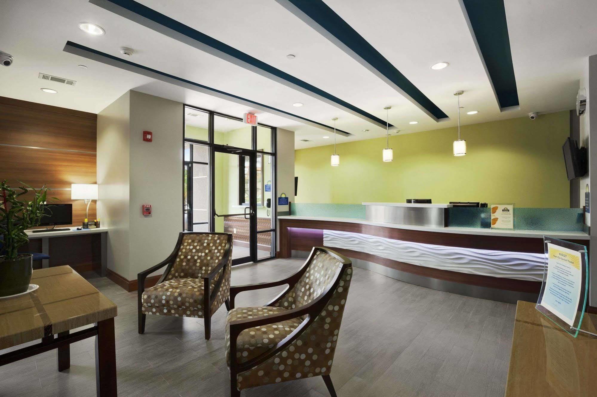 Days Inn & Suites By Wyndham Houston North-Spring Westfield エクステリア 写真
